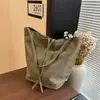 Bolso tipo cubo retro de estilo simple para otoño e invierno para mujer, bolso versátil de gran capacidad para hombro y axila, bolso de mano tote de moda para el día a día