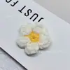 Hilo Acabado Tejido a Mano Color Caramelo Flor Accesorios DIY Flor de Cinco Pétalos Accesorios para el Cabello Materiales Accesorios para Ropa