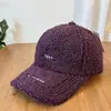 Gorra de Béisbol de Lana de Cordero con Bordado de Letras Sencillo Estilo Coreano para Mujer, Cálida y a Prueba de Frío en Invierno, Gorra de Pato que Muestra la Cara para Hombre, de Moda