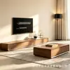 Mueble de TV de madera maciza estilo mediados de siglo con esquinas redondeadas, hecho de madera de caucho, con una mesa grande y múltiples cajones para almacenamiento en la sala de estar