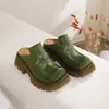 Mules Femininas Vintage de Couro Genuíno, Bico Fechado, Sola Grossa, Novo Estilo Retro Primavera/Verão 2026, Sandálias Confortáveis para Uso Externo com Solado Macio