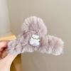 Otoño e invierno 2023 Nuevo lindo pinza de felpa para tiburón femenina Pinza para el pelo de alto diseño Pinza para la parte trasera de la cabeza Tocado