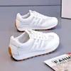 Artículo Popular Zapatos de Entrenamiento de Malla Alemanes Zapatos Blancos Mujer 2026 Verano Huecos Transpirables Nuevos Versátiles Casuales Deportivos Zapatos de Plataforma