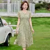 Vestido de verano para mujeres de mediana edad y mayores, nuevo vestido de malla bordada transpirable de manga corta de longitud media, vestido adelgazante para madres