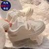 Zapatillas blancas de diseño único estilo universitario con suela gruesa, nuevas y chic para la primavera de 2026, zapatos deportivos casuales para estudiantes para mujer