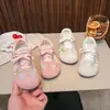 Tênis Esportivo Feminino 2026 Verão Novo Solado Macio Infantil Flor Ballet Treinamento Alemão Sapatos Casuais Solado Macio Sapatinhos de Bebê
