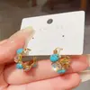 Puños de Oreja de Cristal Turquesa Retro de Lujo Ligero de Nicho con un Toque de Alta Gama, Pendientes de Moda para Influencers, Nuevos Accesorios de Oreja de Moda 2026