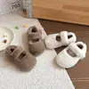 Zapatos planos peludos para niñas, nuevo estilo 2026, para usar al aire libre, zapatos de bebé cálidos, zapatos de algodón con forro de felpa antideslizantes para niños de invierno