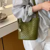 Bolso tejido con patrón único para mujer, nuevo modelo de verano 2026, bolso cubo vintage de alta gama, bolso de hombro y cruzado para el día a día