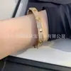 Versión de Alta Gama de la Pulsera de Tres Filas con Hebilla de Cielo Estrellado Full Diamond Versión Ancha Moda Trendy CNC Versión con Tallado Exquisito