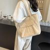 Bolsa feminina 2024 primavera nova grande capacidade nylon Butt Bolsa feminina transfronteiriça moderna ombro portátil bolsa tutorial