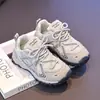 Zapatos Casuales Transpirables de Malla para Niñas 2026 Primavera/Otoño Nuevos Moda Infantil Versátiles Zapatos Deportivos Niños Medianos y Grandes Zapatos de Entrenamiento Alemanes
