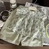 Conjunto de Verão para Menina Estilo Coreano Estampa Floral Blusa de Manga Bufante + Calça Bordada Verde Casual Infantil 100% Algodão