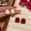 Pendientes de botón geométricos para mujer Otoño e Invierno 2023 Moda Nueva Pendientes estilo Western Pendientes de diseño de nicho con temperamento Accesorios de moda