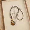 Collar Colgante de Piedra Ojo de Tigre Estilo Old Money Vintage, Cadena Larga para Suéter Estilo Chino Nuevo, Lujo Ligero, Nicho, Gama Alta