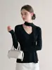 Nuevo suéter de punto liso de cuello en V ajustado minimalista 2026, un top versátil y elegante para mujer, estilo 8400