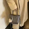 Bolso de Mano de Alto Valor Estilo Coreano para Mujer Otoño 2026 Nuevo Bolso de Hombro para el Trabajo Moda Simple Nicho Bolso de Hombro Cruzado