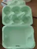 Fábrica de bandejas de papel en stock suministro prensado en seco bandeja de huevos de color 6 piezas de caja de huevos de pulpa a prueba de golpes y presión moldeo de pulpa