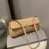 Bolsa de Mão Moderna Estilo Francês 2025 Novo Fecho Moda Retrô Axilar Elegante de Ombro Único para Mulheres Bolsa Quadrada Pequena