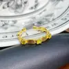 Anillo Abierto de Zirconia con Goteo de Aceite Esmaltado Serie Dorada Vintage Retro Lujo Ligero de Gama Alta para Mujer