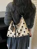 Bolsa Feminina Fashion 2026 Nova Versátil Estampa de Bolinhas Tote Bag Grande Capacidade Nicho Casual Ombro Transversal Bolsa Tendência