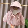 Roupas de Algodão para Meninas Outono/Inverno 2026 Novo Estilo Jaqueta de Algodão Grossa com Capuz Roupa Externa Infantil com Forro de Lã Top Quente para Bebê Tendência