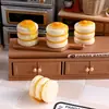 Resina simulación juego de comida muffin Shufulei casa de muñecas miniatura escena de juego de comida accesorios a juego modelado diy mesa