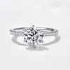Anillo de Plata de Ley S925 Clásico con Seis Garras Micro-engastado con Moissanita, Moderno, Lujo Ligero, Versátil Anillo de Compromiso y Propuesta