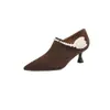 Sapatos de salto alto stiletto bico fino boca profunda pérola primavera 2024 novos sapatos de couro de carneiro elegantes retrô de camada única para mulheres