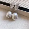 Pendientes de Botón Florales con Pliegues de Plata Estilo Retro Francés con Perlas Diseño Exquisito Pendientes de Nicho Pendiente de Temperatura de Lujo Ligero Accesorios para Mujeres