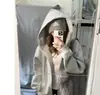 Sudadera con capucha gris para mujer, nuevo estilo otoño 2026, principios de otoño, cárdigan casual con un ambiente relajado y diseño de color contrastante, top fino, estilo coreano