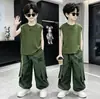 Conjunto de Verão para Meninos 2026 Novo Modelo Conjunto de Duas Peças Infantil Casual para Meninos Grandes Moda Tendência Roupas de Verão Estilosas para Meninos Estilosos