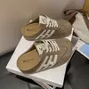 Medias Pantuflas Cerradas para Mujer que Aumentan la Altura para Uso en Exteriores, Nuevos Zapatos de Entrenamiento Estilo Alemán Primavera 2026, Zapatos Individuales de Media Pantufla con Suela Gruesa y Bloques de Color
