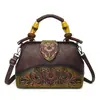 Bolsa Tote Estilo Europeu e Americano Couro Esculpido Estampado Bolsa de Ombro Feminina Texturizada Casual Estilo Nacional para o Trabalho Bolsa de Grande Capacidade para Mulheres