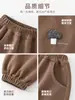Calça de moletom casual para meninos e meninas, nova coleção primavera/outono 2026, calça jogger infantil com punhos elásticos, calça comprida confortável e versátil, estilo moderno