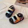 Sandalias para Niñas Sandalias Romanas para Niñas Verano Uso al Aire Libre 2026 Nuevas Sandalias de Suela Gruesa Coloridas Estilo Chanel