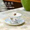 Conjunto de Xícara e Pires de Cerâmica para Café da Tarde Estilo Europeu com Borda Dourada, Alto, Criativo para Casa, Alto Valor, Porcelana de Osso