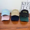 Boné de Baseball Ins de Primavera Estilo Coreano com Borda Desfiada para Mulheres com Bordado de Letra, Boné de Baseball Casual Versátil de Topo Macio para Uso ao Ar Livre para Homens