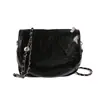 Bolsa de ombro/axila texturizada com design exclusivo para mulheres, novo modelo 2025, bolsa transversal simples e versátil, pequena bolsa quadrada da moda para o dia a dia