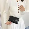 Bolsa de Ombro com Corrente Fashion 2026 Outono Nova Bolsa Envelope Estilosa Retro Tendência Transversal Pequena Quadrada para Mulheres