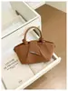 Bolso de mano de diseño vintage nuevo al por mayor, bolso tipo cubo para mujer de alto atractivo estético, bolso de hombro y cruzado de nicho para el día a día