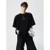 Verão 2026 Novo Estilo Jovem Pesada 260g Bordado no Ombro Design Solto Manga Curta Camiseta Masculina Estilo Coreano Tendência Camiseta