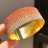 Pulsera elástica abierta circular con gradiente y adornos de diamantes, de diseño exquisito y moderno, un accesorio de lujo ligero y de alta gama