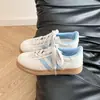2026 Nuevos Zapatos Deportivos Casuales Estilo Coreano Retro para Mujer Deportivos Blancos Versátiles Chic Zapatos Deportivos para Mujer