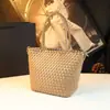 Bolso de Mano Genuino Estilo Resort 2026 Nuevo Casual Versátil Pequeño Bolso Tejido de Hombro Bolso Cruzado Simple para Mujer