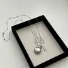 Colgante de botella de perfume petaca de plata collar largo diseño de nicho femenino cadena de cuentas cadena de suéter accesorios de alta gama