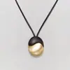 Collar Largo Retro Europeo y Americano de Madera de Ébano Negra Cepillada, Colgante de Diseño de Moda de Lujo Ligero, Elegante y Exquisito