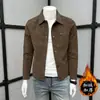 Chaqueta de cuero sintético tipo gamuza de alta gama, ligera y lujosa para hombre, adecuada para otoño e invierno, con corte ajustado, forro polar y grosor adicional, perfecta para uso de negocios casual.