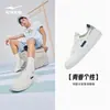 Tênis Hongxing Erke Masculino Sapatos Brancos 2023 Novo Air Force One Sola Grossa Sapatos Casuais Brancos Tênis Esportivo