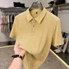 Camiseta Masculina de Manga Curta Levemente Luxuosa, Novo Estilo de Verão, Polo Versátil de Seda Gelada com Gola para Pais de Meia-Idade